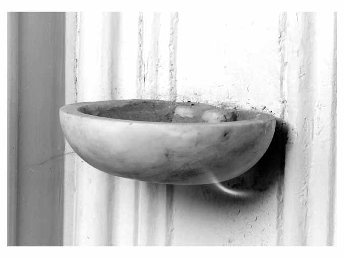 acquasantiera, serie - bottega salentina (prima metà sec. XIX)