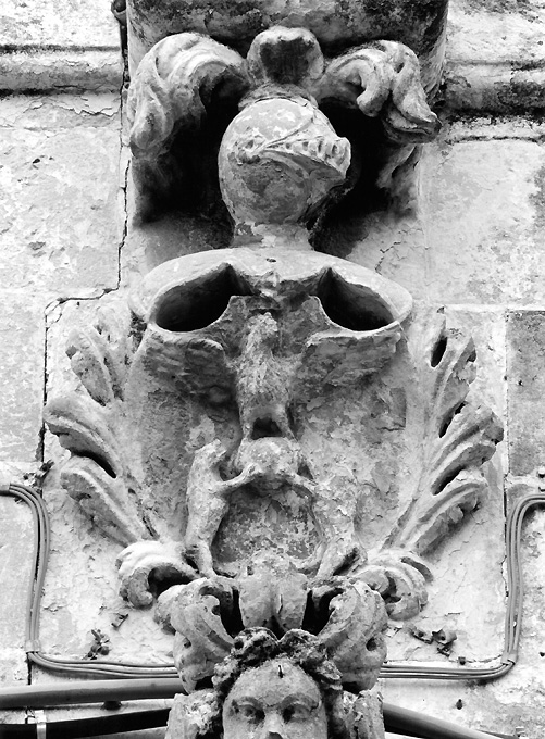 stemma gentilizio della famiglia Rollo (rilievo) - ambito salentino (sec. XVIII)