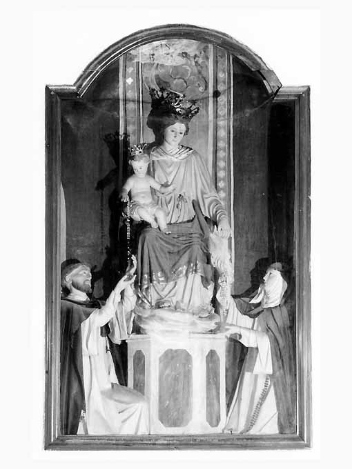 Madonna del Rosario con San Domenico e Santa Caterina da Siena (gruppo scultoreo, opera isolata) - ambito salentino (sec. XX)