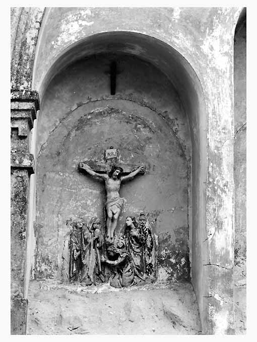 crocifissione di Cristo con la Madonna, santa Maria Maddalena e san Giovanni evangelista (rilievo, elemento d'insieme) - ambito salentino (sec. XX)