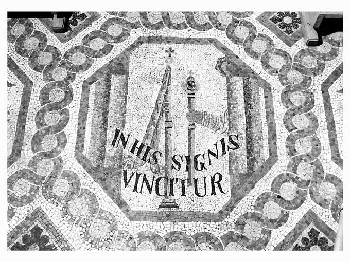 stendardo della Confraternita e mano del correttore che mantiene il bastone, motivo decorativo a in (medaglione, elemento d'insieme) di Peluso Giuseppe & Michele fratelli - ambito salentino (sec. XIX)