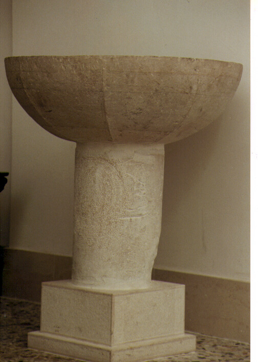 acquasantiera - a fusto - ambito Italia meridionale (sec. XVIII)