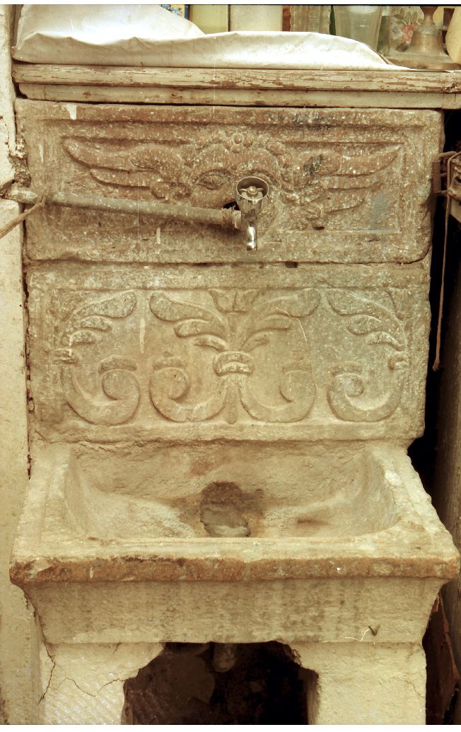 lavabo da sacrestia - ambito Italia meridionale (secc. XVI/ XVII)