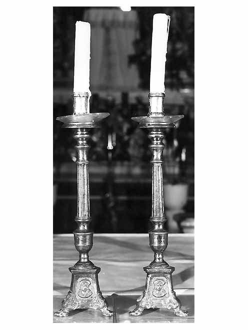 candeliere d'altare, serie - produzione pugliese (sec. XX)
