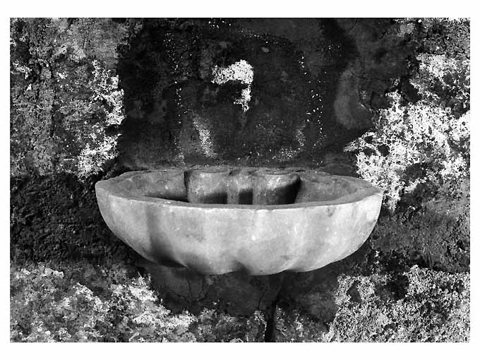 acquasantiera da parete, serie - ambito pugliese (sec. XVIII)