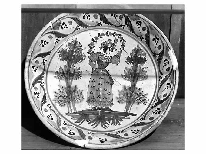 piatto, opera isolata - bottega irpina (sec. XVIII)
