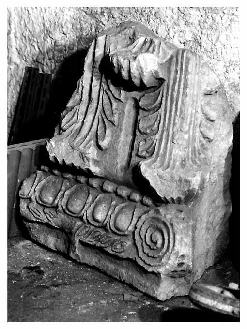 semicapitello, elemento d'insieme - ambito pugliese (sec. XVIII)