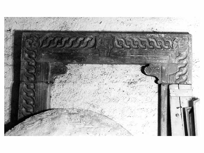 mostra di portale, opera isolata - ambito pugliese (fine/inizio secc. XVI/ XVII)