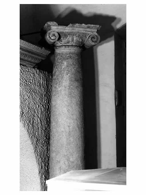 colonna, opera isolata - ambito pugliese (prima metà sec. XVIII)