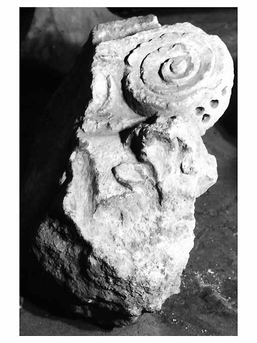 capitello, frammento - ambito pugliese (sec. XVIII)