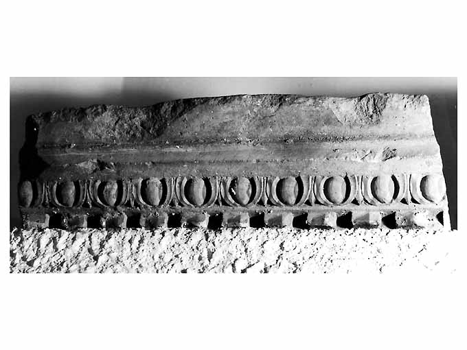 cornicione, frammento - ambito Italia meridionale (sec. XVI)