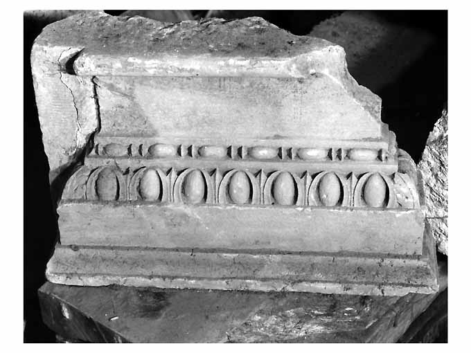 cornicione, frammento - ambito Italia meridionale (sec. XVI)