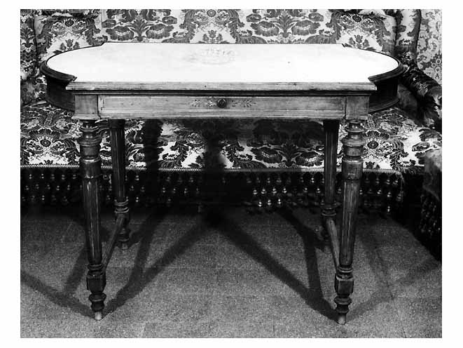 tavolino - ambito pugliese (seconda metà sec. XIX)