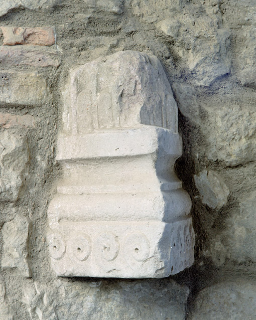 decorazione plastica, opera isolata - ambito pugliese (sec. XVI)