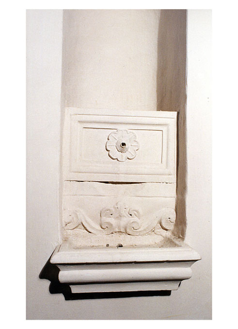 lavabo da sacrestia, frammento - ambito Italia meridionale (secc. XVIII/ XIX)