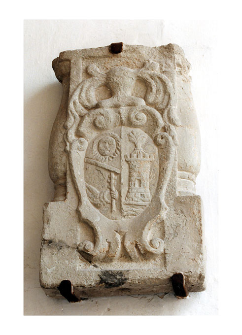 stemma con cimiero (scultura, frammento) - ambito Italia meridionale (sec. XVI)