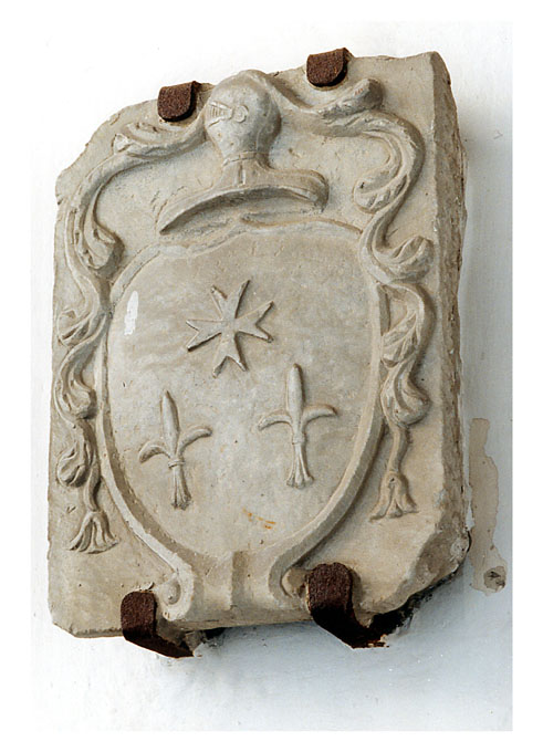 stemma con cimiero (scultura) - ambito Italia meridionale (sec. XVII)