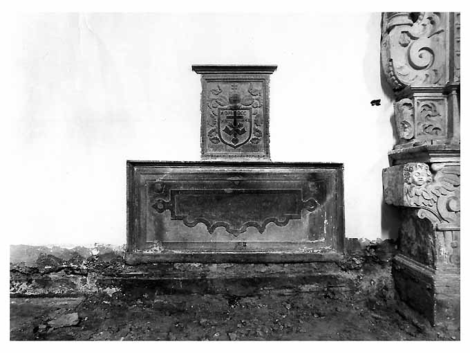 lapide tombale - ambito francescano (sec. XVIII)