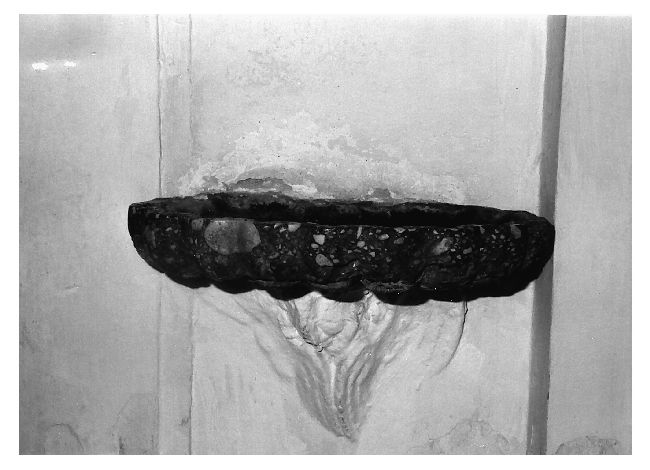 acquasantiera da parete - ambito pugliese (sec. XVIII)