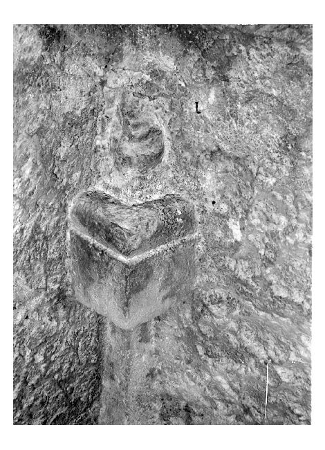 mensola - produzione pugliese (sec. XII)