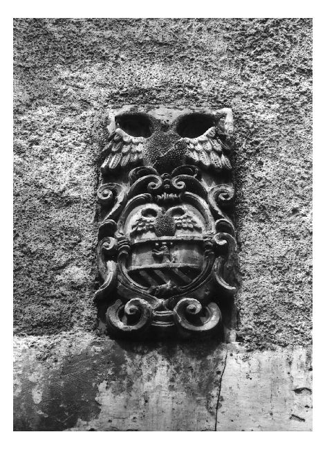 stemma gentilizio (rilievo) - produzione pugliese (secc. XVI/ XVII)