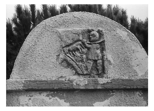 figura maschile (rilievo, frammento) - ambito pugliese (sec. XI)