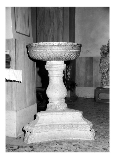 acquasantiera - a fusto - ambito pugliese (sec. XVII)