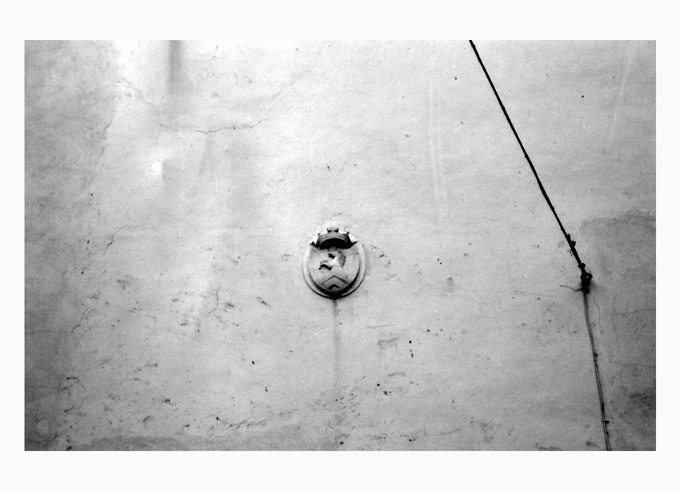 stemma gentilizio (rilievo) - produzione pugliese (secc. XVIII/ XIX)