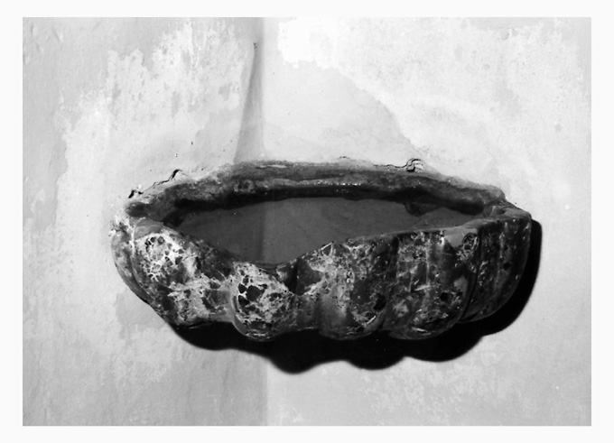 acquasantiera da parete - ambito Italia meridionale (sec. XVIII)