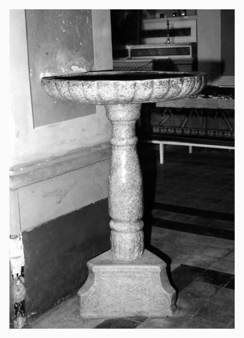 acquasantiera - a fusto - produzione pugliese (secc. XVI/ XVII)