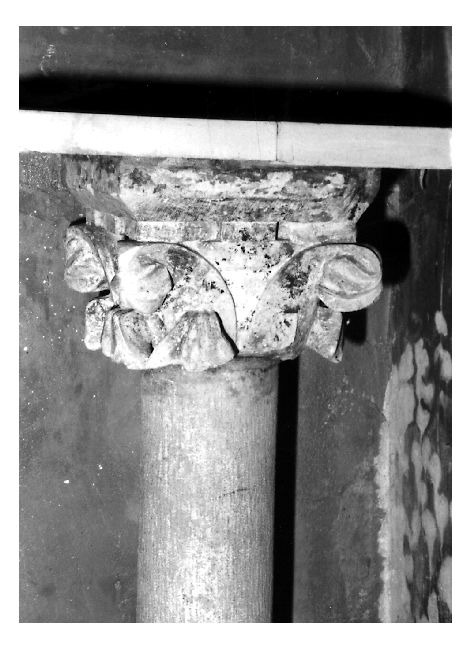 capitello, frammento - ambito svevo-angioino (sec. XIII)