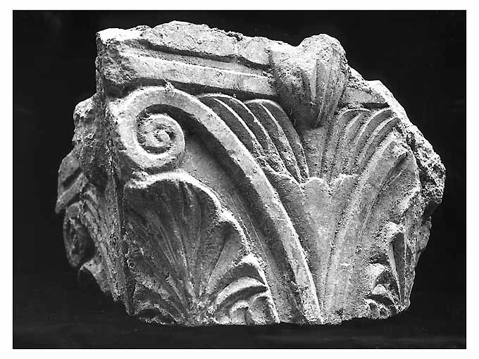 capitello, frammento di Acceptus (sec. XI)