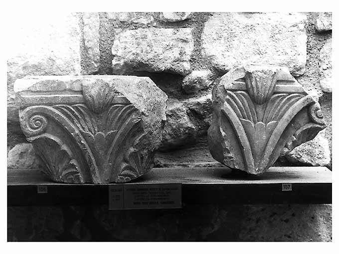 capitello, frammento di Acceptus (sec. XI)