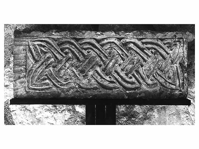 rilievo, frammento - ambito pugliese (sec. VIII)