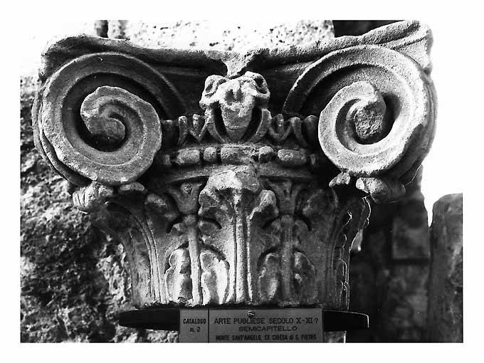 semicapitello - ambito pugliese (secc. IX/ X)
