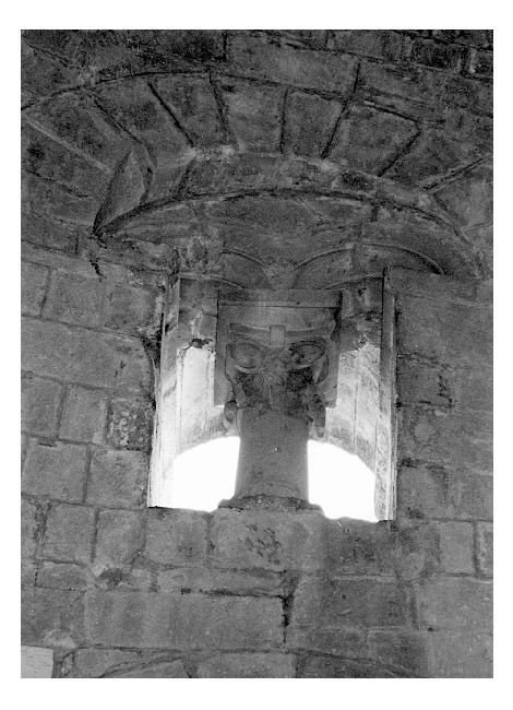 bifora - produzione pugliese (secc. XII/ XIII)