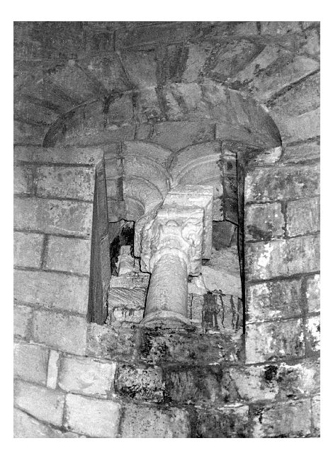 bifora - produzione pugliese (secc. XII/ XIII)