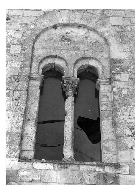 bifora - ambito pugliese (sec. XIII)