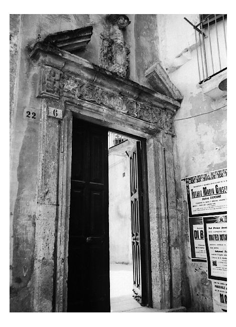 portale - ambito pugliese (prima metà sec. XVIII)