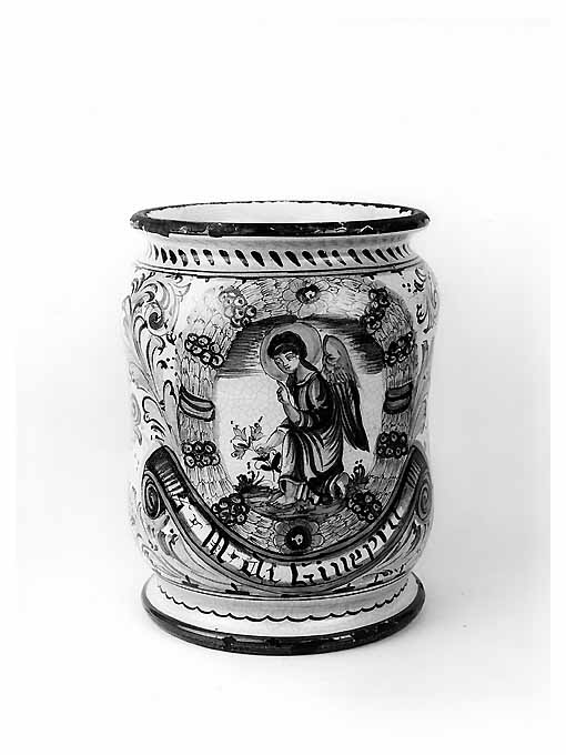 angelo genuflesso nell'atto di cogliere un fiore (vaso da farmacia) - manifattura Italia meridionale (prima metà sec. XVII)