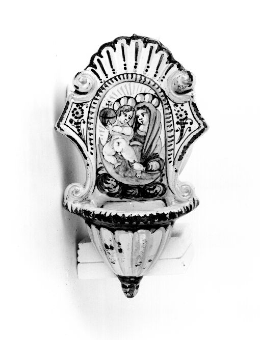 Madonna con Bambino (acquasantiera pensile) - manifattura Italia meridionale (sec. XVIII)