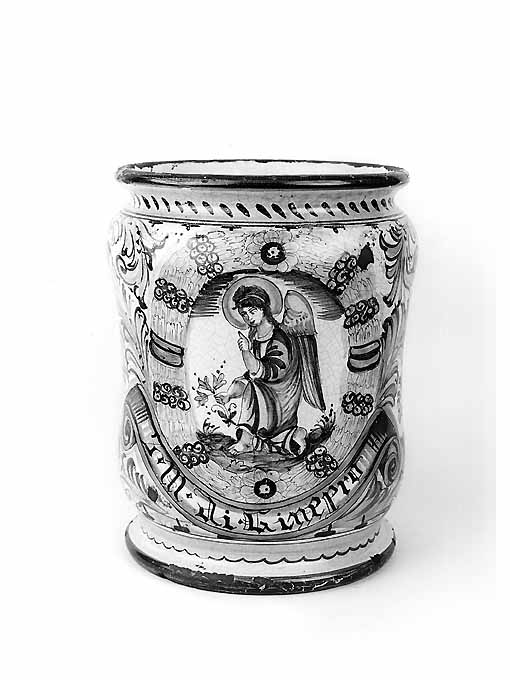 angelo genuflesso nell'atto di cogliere un fiore (vaso da farmacia) - manifattura Italia meridionale (prima metà sec. XVII)