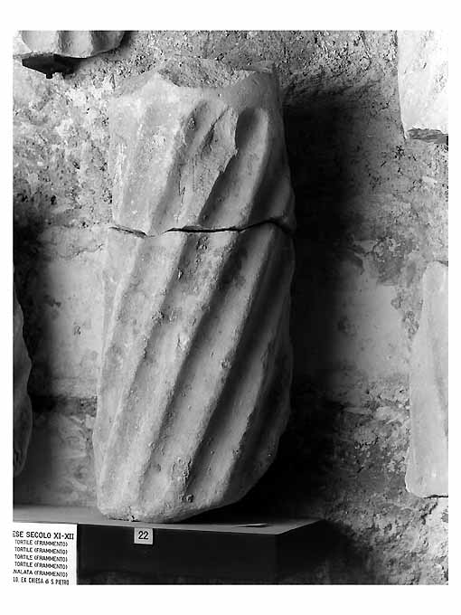 semicolonna, frammento - ambito pugliese (secc. XI/ XII)