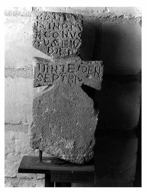 croce tombale - ambito pugliese (sec. IX)