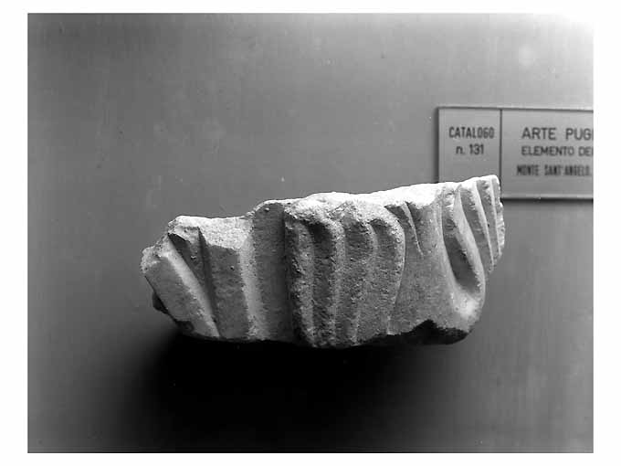 motivi decorativi vegetali (decorazione, frammento) - ambito Italia meridionale (secc. XII/ XIII)