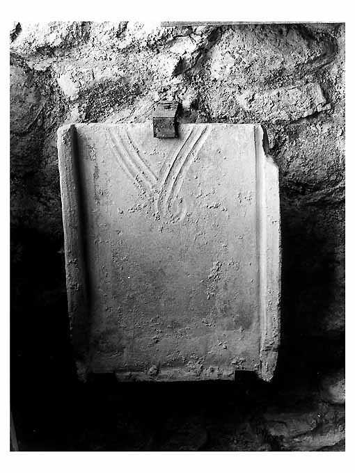 lastra, frammento - ambito Italia meridionale (secc. XII/ XIII)