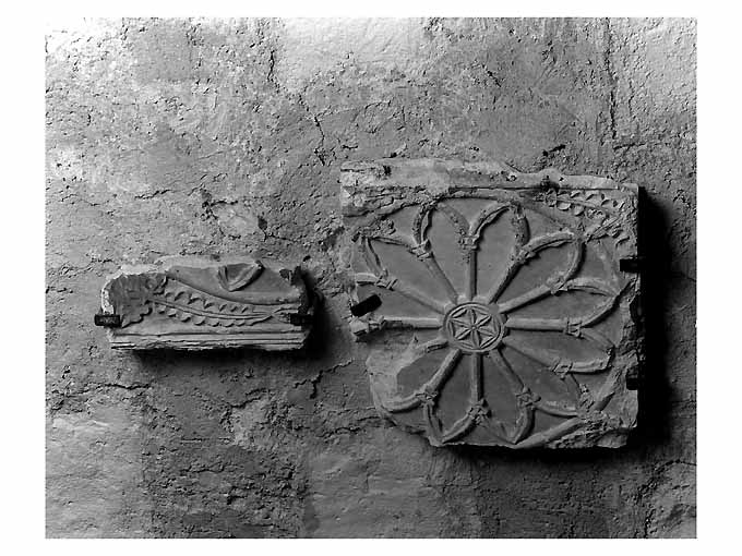 rilievo, frammento - ambito Italia meridionale (sec. XIV)