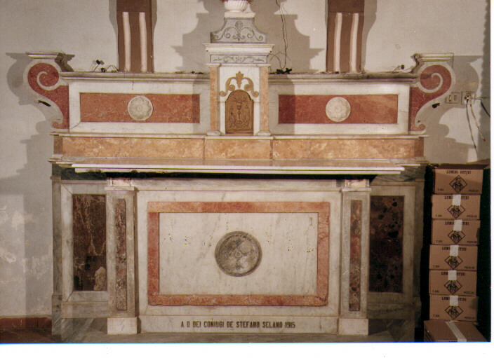 altare - ambito pugliese (sec. XX)