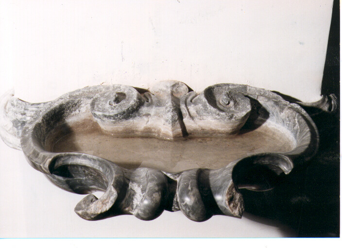 acquasantiera da parete, serie - ambito Italia meridionale (sec. XVII)