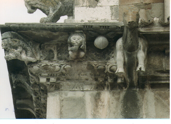 mensola architettonica, serie - ambito Italia meridionale (sec. XII)